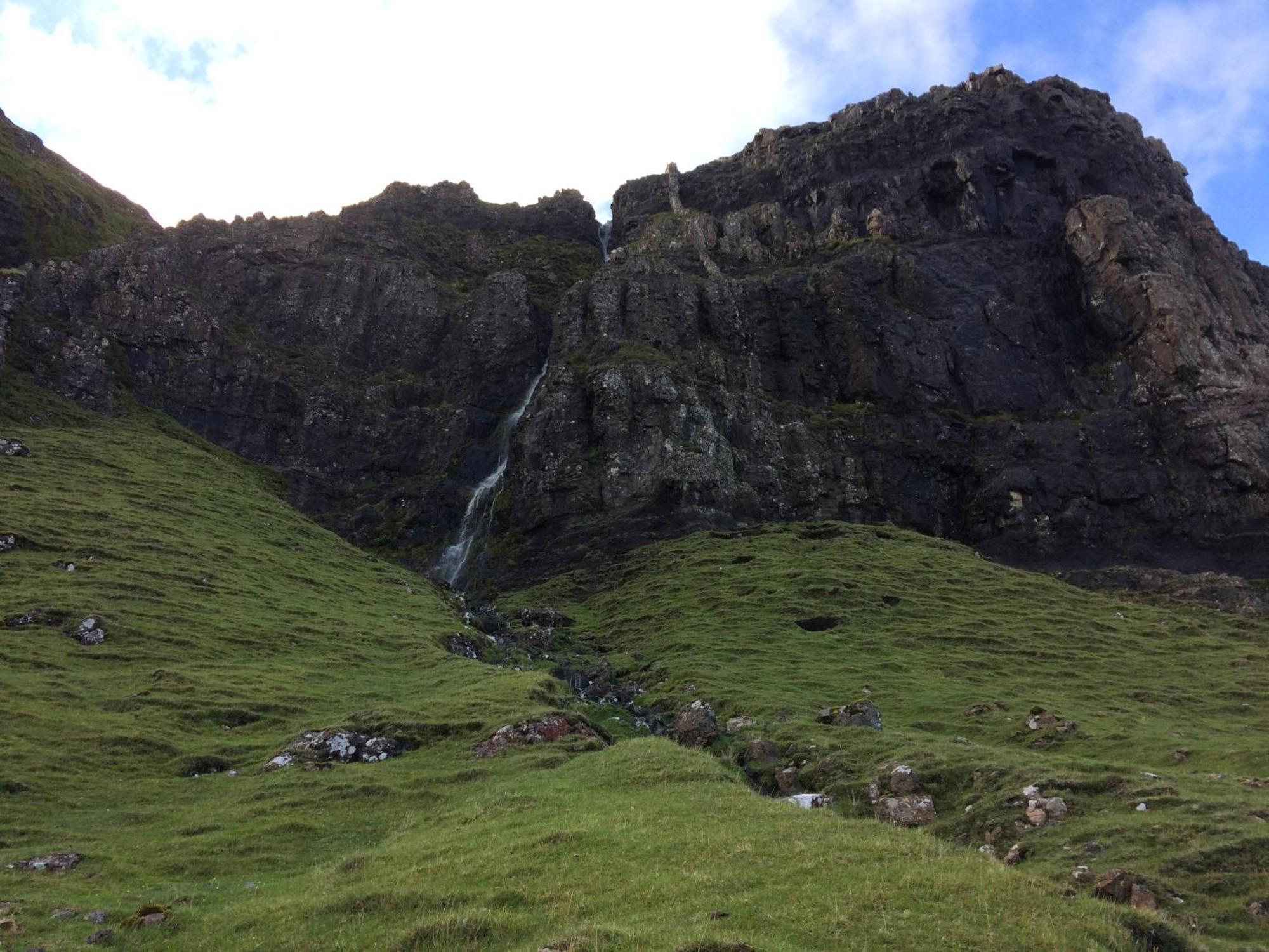 Milovaig Waterfall View מראה חיצוני תמונה